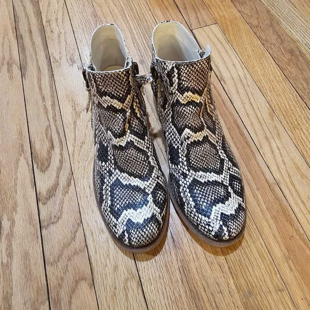 Super cute GIANNI  BINI snake skin boots. Sz 9 1/2 - image 2