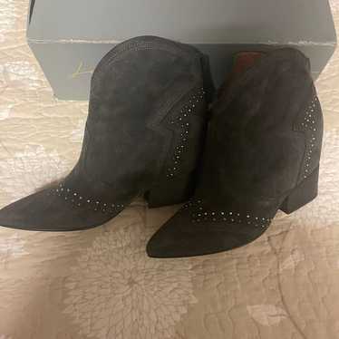 Lola Cruz calf hair color block outlets booties