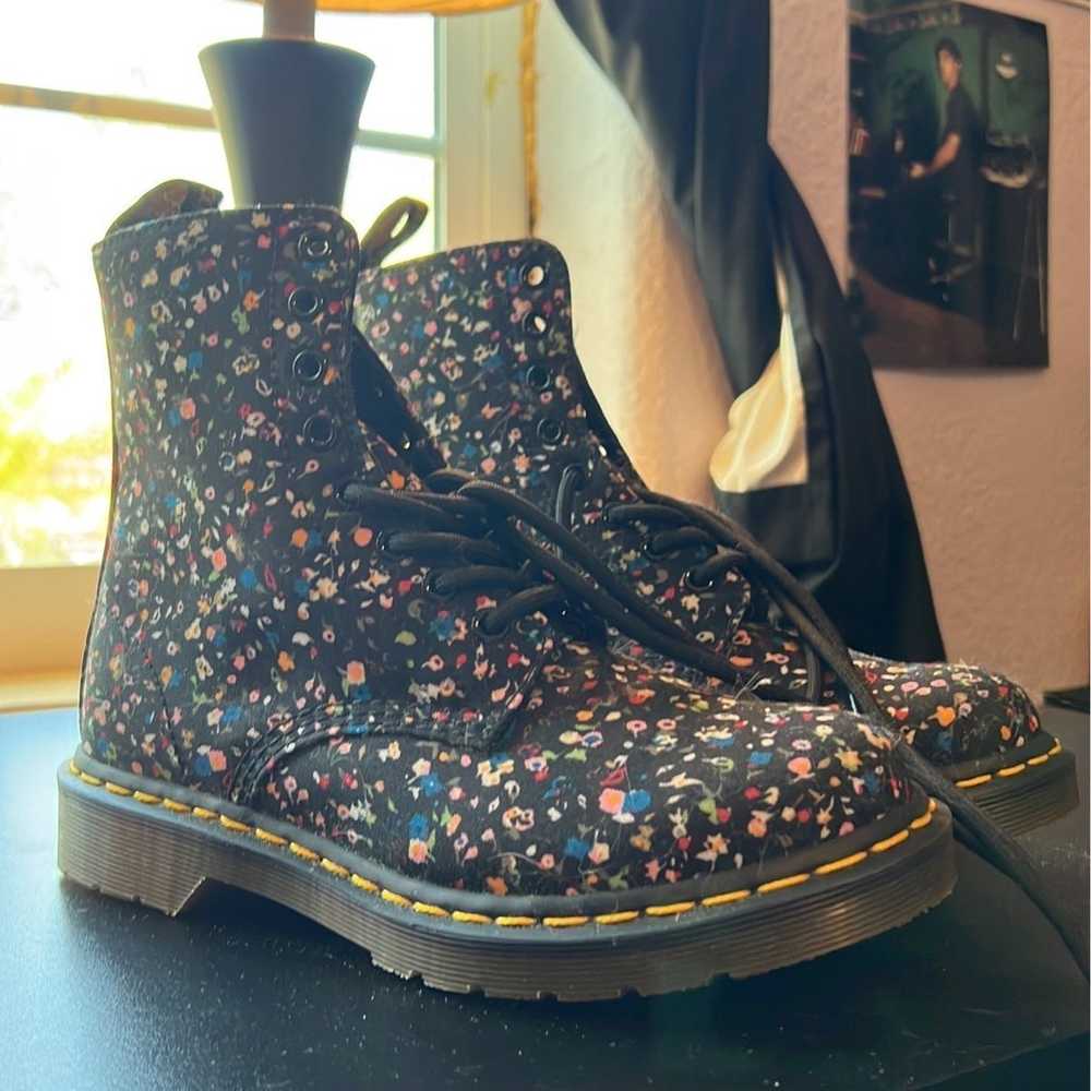 AUTHENTIC Doc Martens Floral Flower Pattern Women… - image 1