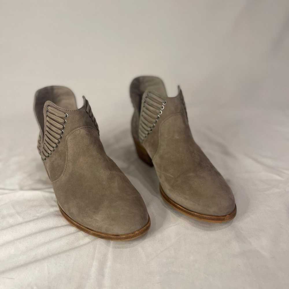 Vince Camuto VC Pevista Heel ankle booties size 7 - image 4