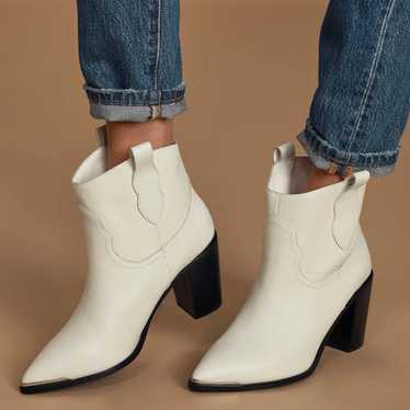 Steve Madden Zora White Leather Ankle Bootie