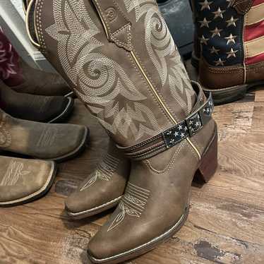 Women’s boots - image 1