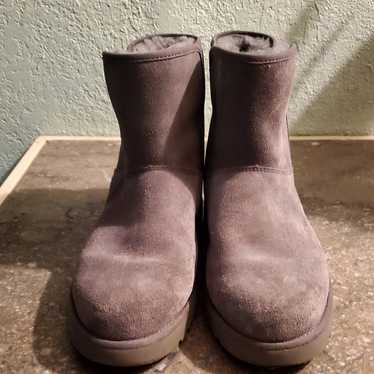 UGG Kristin Boots size 7