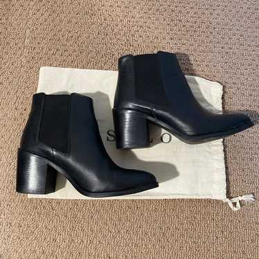 Nisolo Heeled Chelsea Boot in Black | 7 - image 1