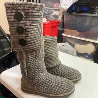 Ugg classic  cardy  boots  , for women  size 8 - image 1