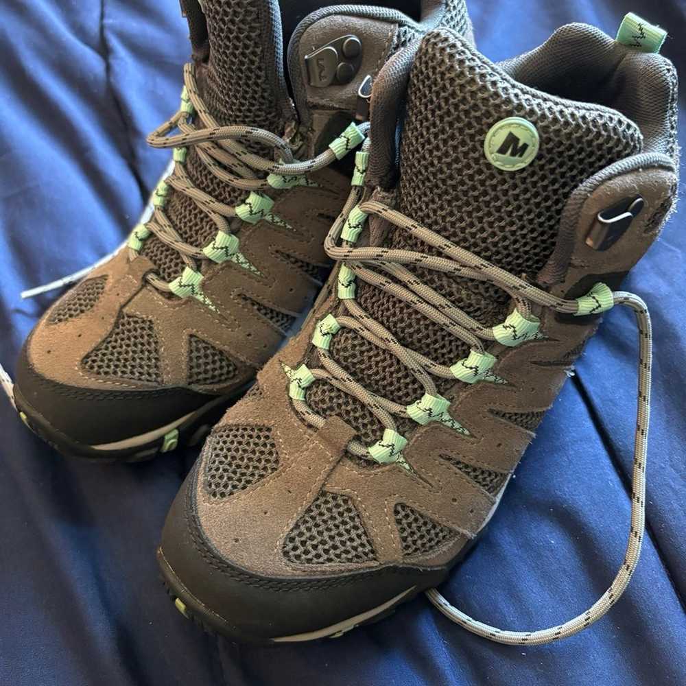 hiking boots - image 1