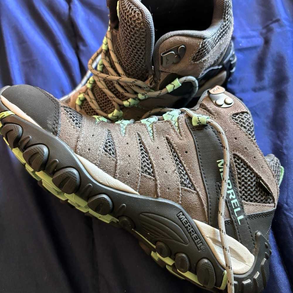 hiking boots - image 2