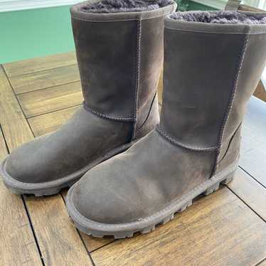 Ugg Essential Short Leather Boot