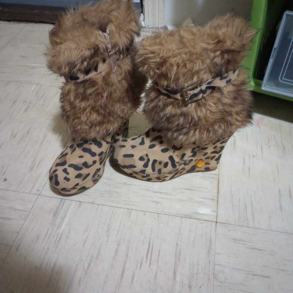 Leopard print fur boots - image 1