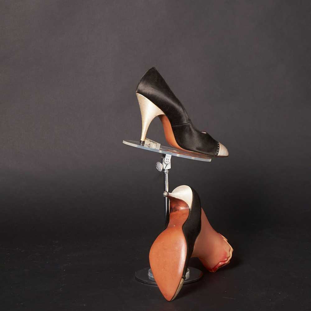 Vintage 1960s Black and White Satin Heels Pumps - image 5