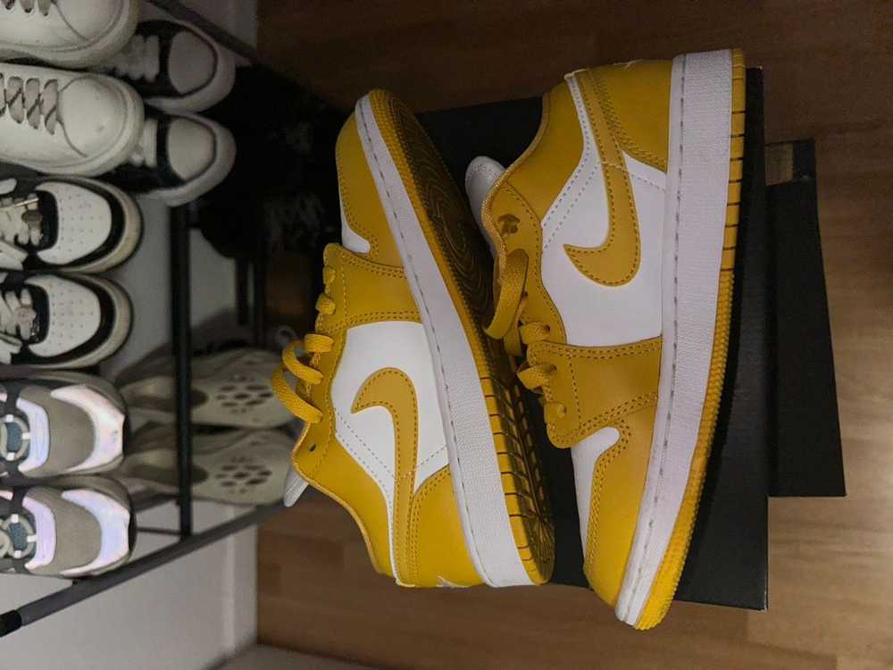 Jordan Brand × Nike Nike Air Jordan 1 Low Pollen - image 4