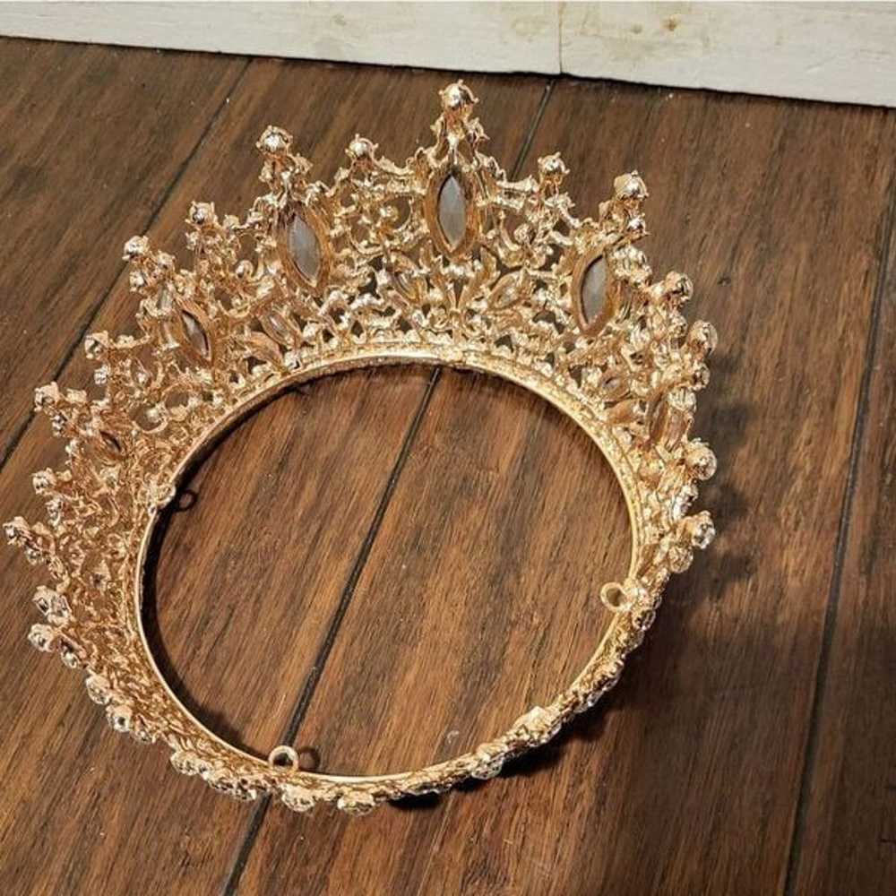 Crown - image 3