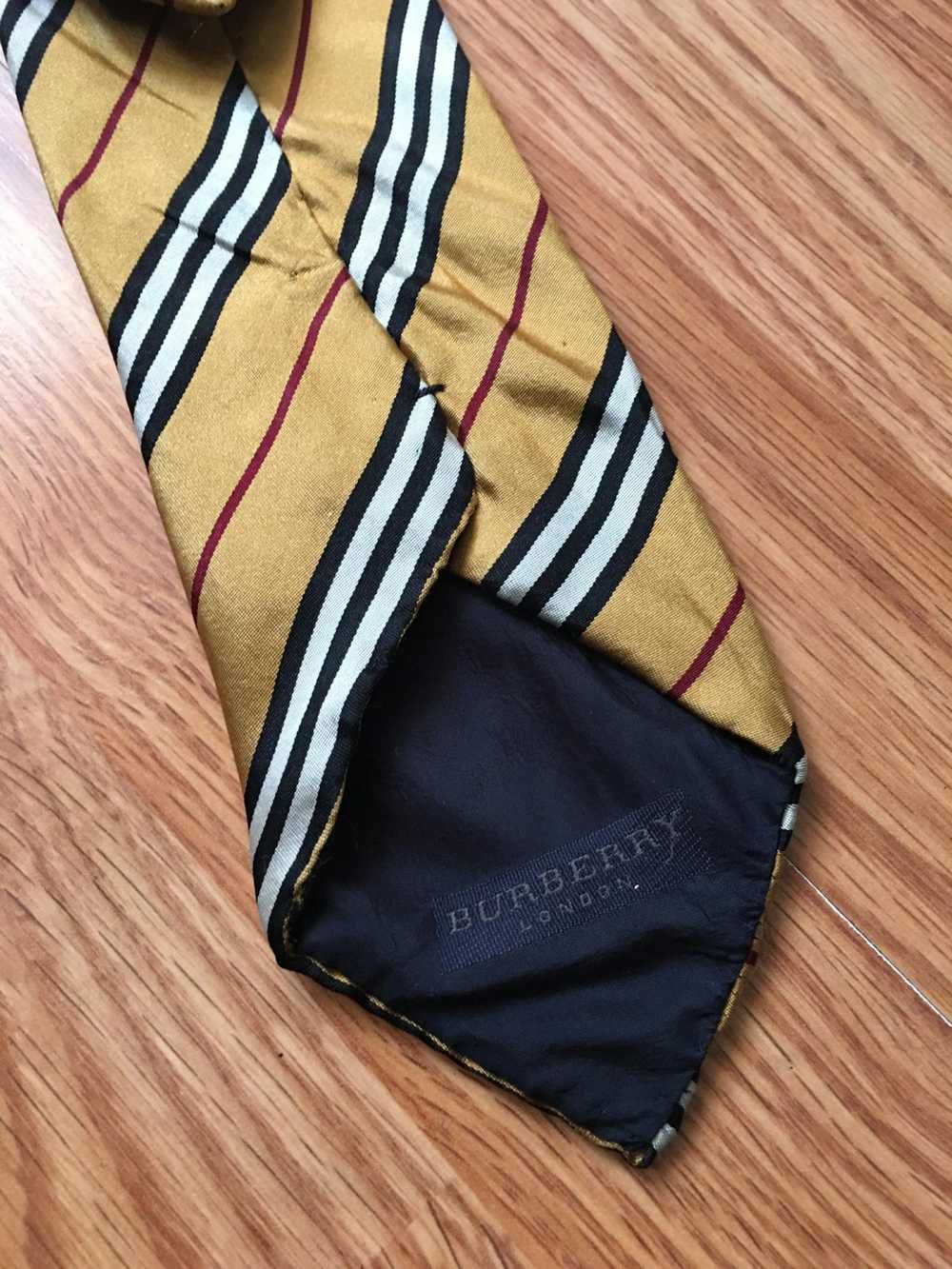 Burberry × Luxury BURBERRY London Gold Stripped T… - image 4