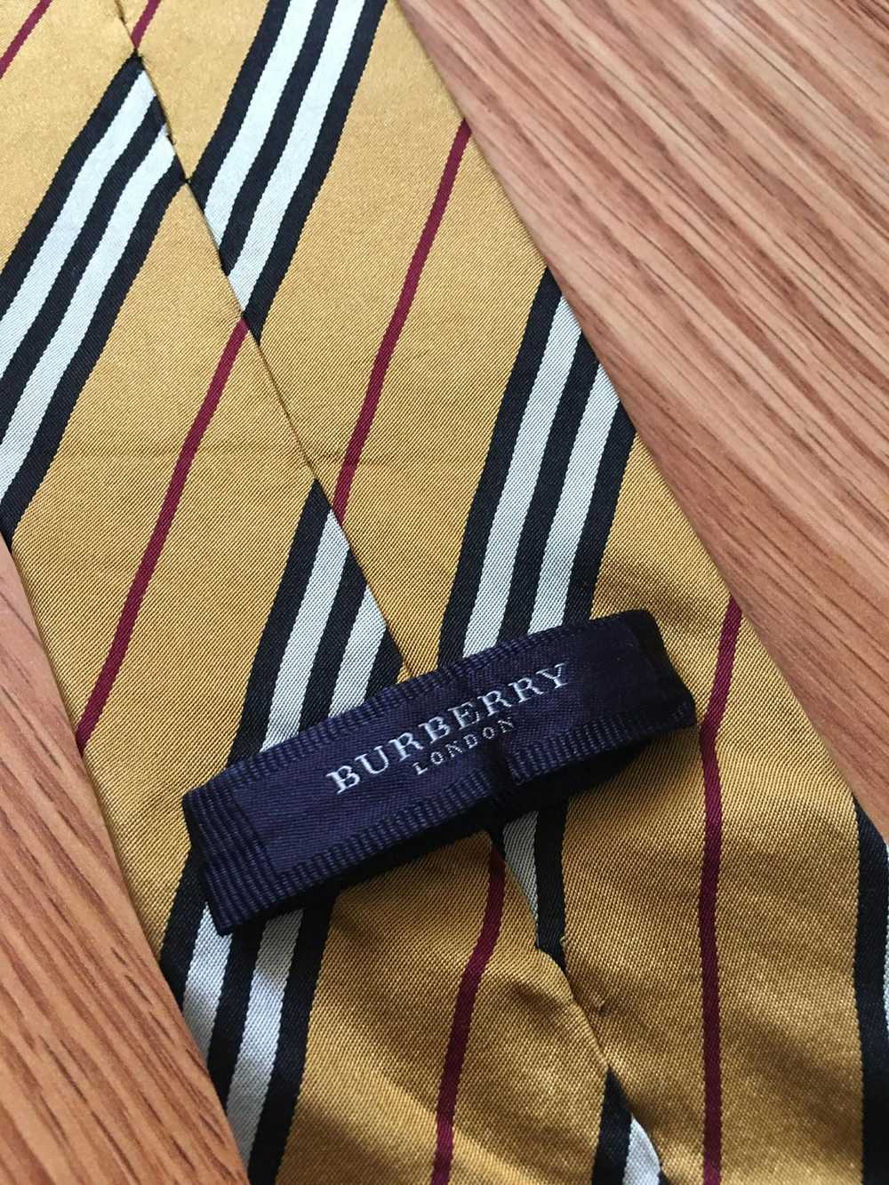 Burberry × Luxury BURBERRY London Gold Stripped T… - image 5