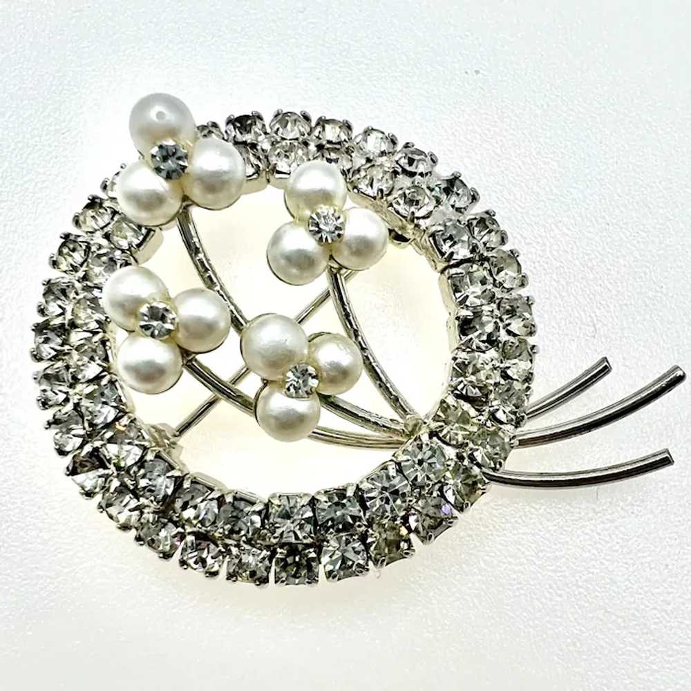 Lovely Vintage Brooch Simulated Pearls - image 3
