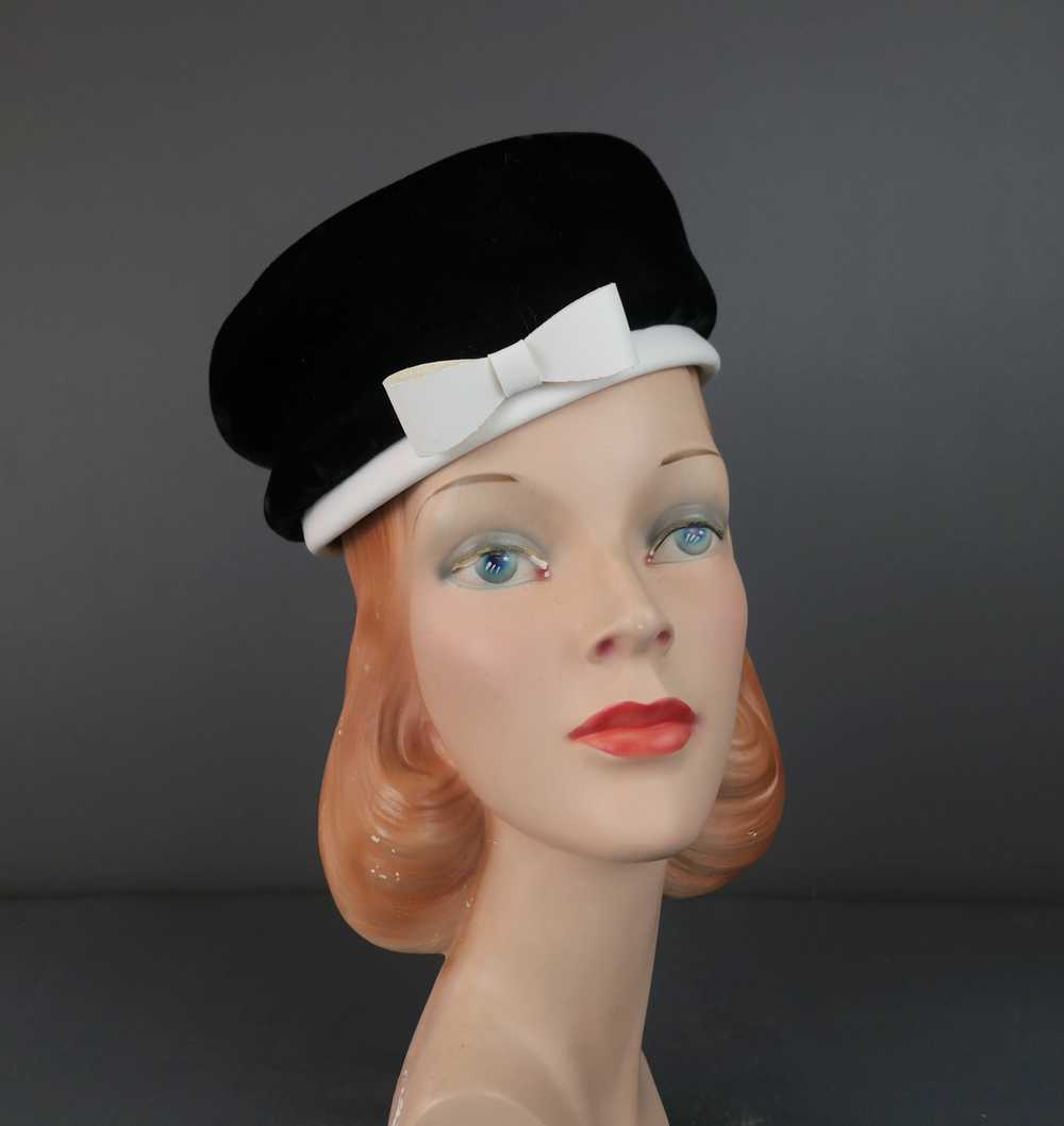Vintage Black Velvet Hat with White Vinyl Trim & … - image 4