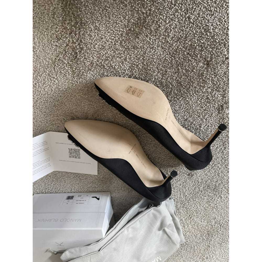 Manolo Blahnik Hangisi velvet heels - image 3