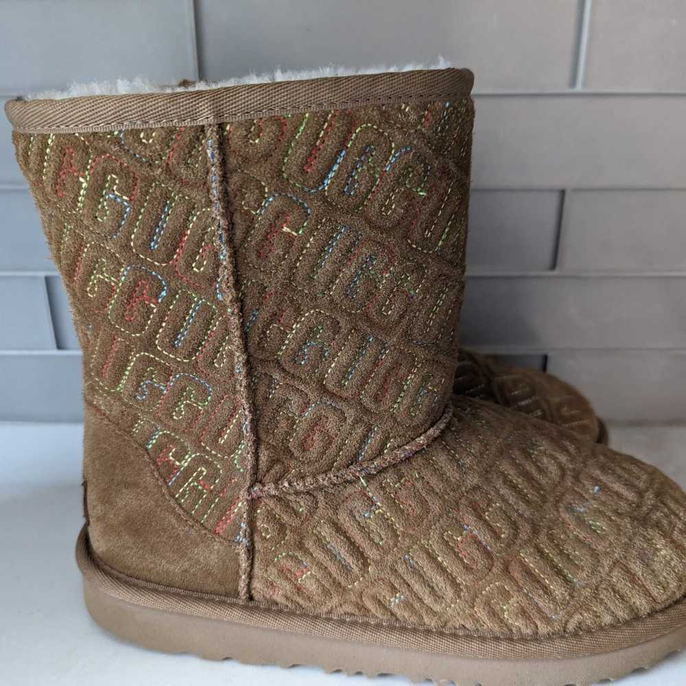 NEW UGG GIRLS CLASSIC II GLITTER LEOPARD BOOT SIZ… - image 2