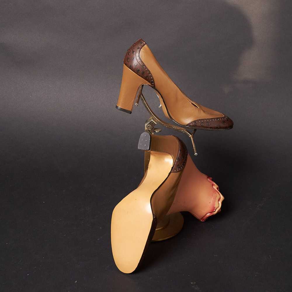 Vintage 1950s Brown Leather Pumps - image 6