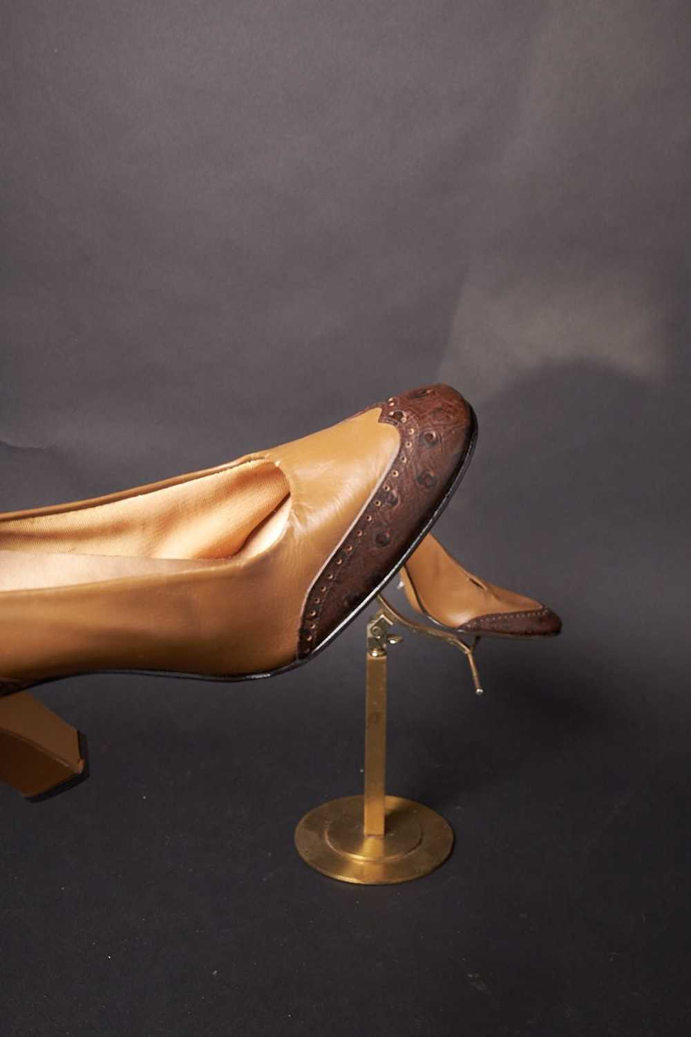 Vintage 1950s Brown Leather Pumps - image 7