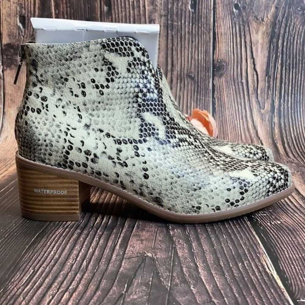 Aqua Snakeskin Leather Booties 9M - image 8