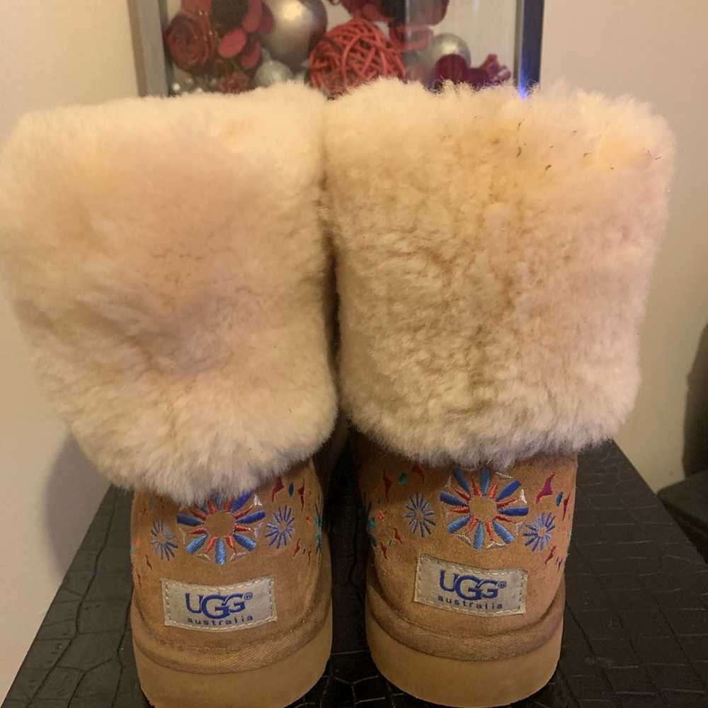 UGG EMBROIDERED BOOTS SIZE 9 - image 2