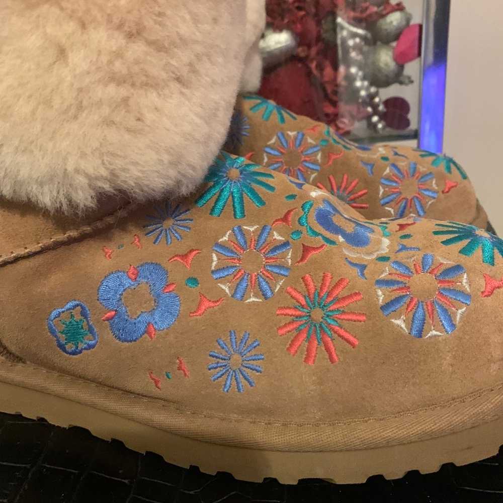 UGG EMBROIDERED BOOTS SIZE 9 - image 9