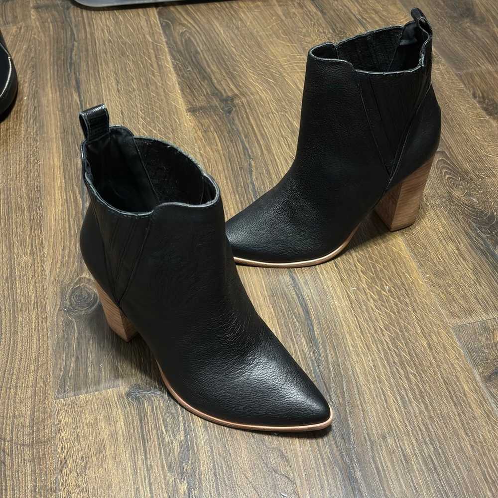 Kaanas leather new heeled Booties size 9 - image 2