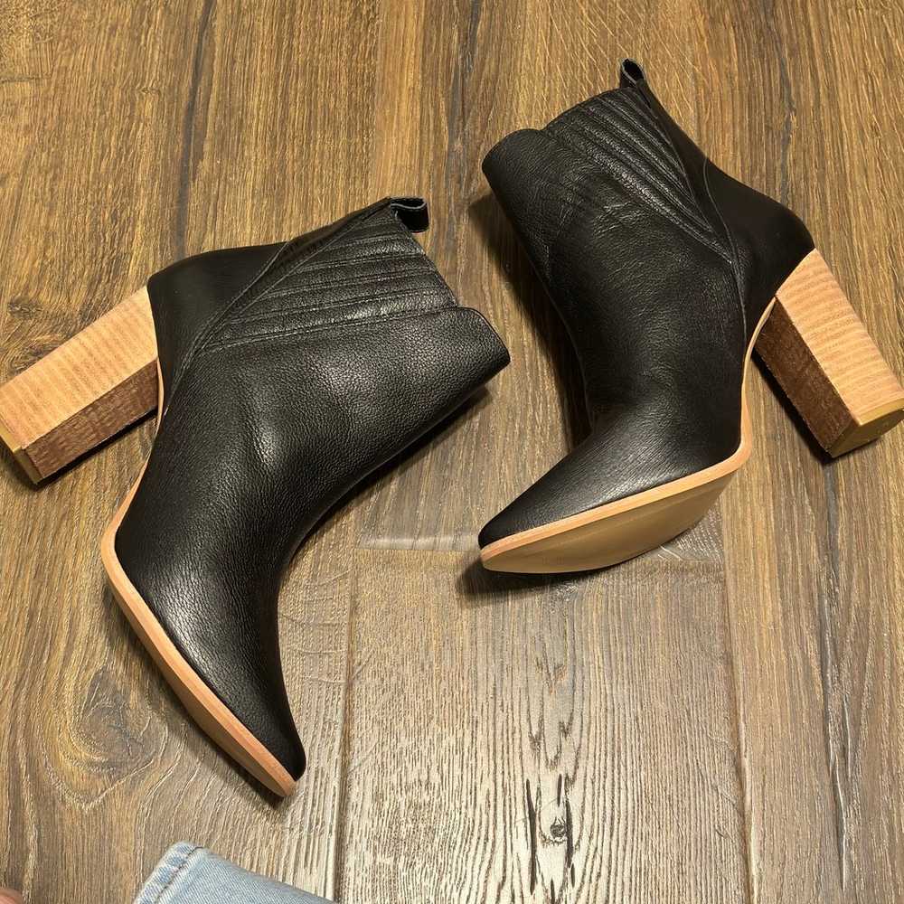 Kaanas leather new heeled Booties size 9 - image 5