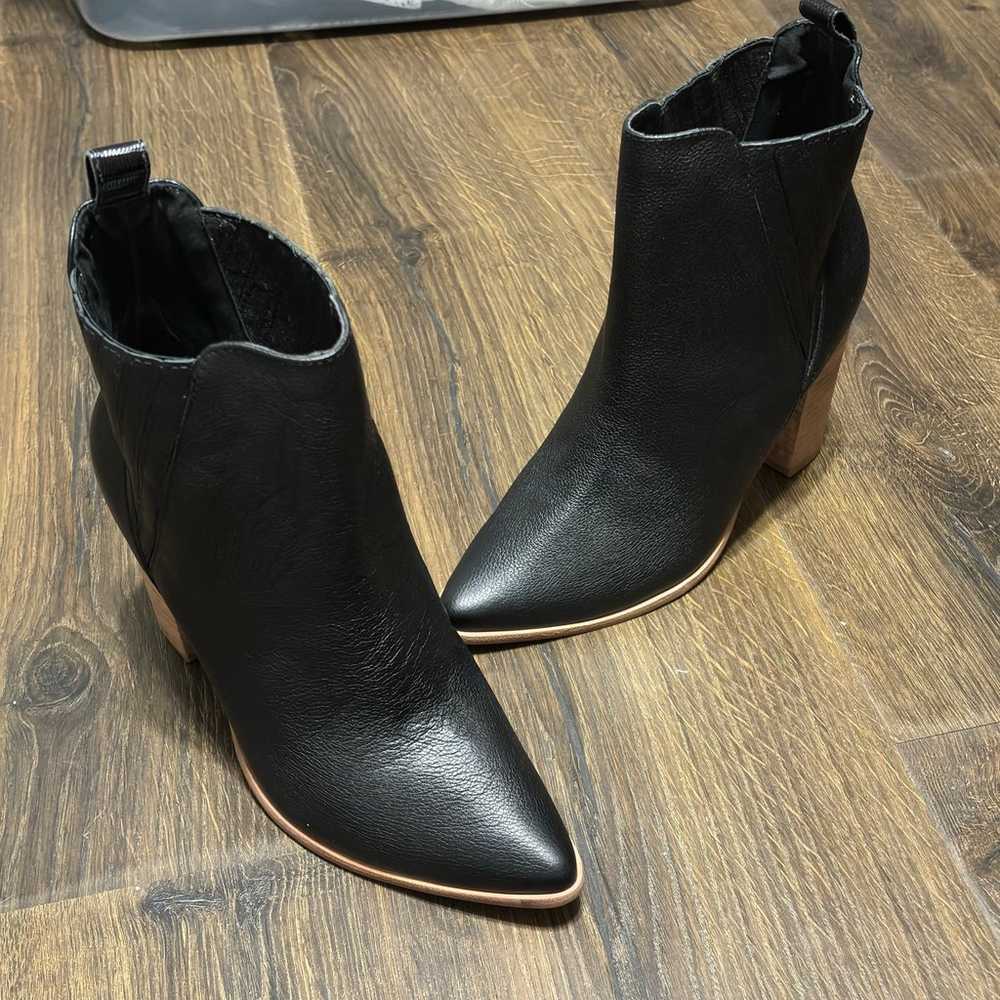 Kaanas leather new heeled Booties size 9 - image 8