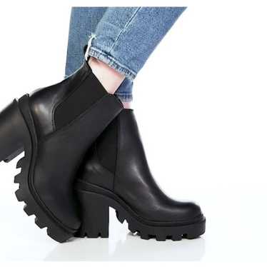 STEVE MADDEN

Women's Roxie Lug-Sole Chelsea Boot… - image 1