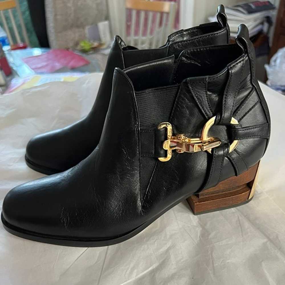Fleur De Rosee Women's Black Chelsea Boots. - image 5