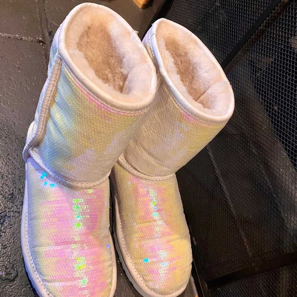 RARE UGGS SPARKLE WHITE PEARLESCENT SEQUINED SIZE… - image 6