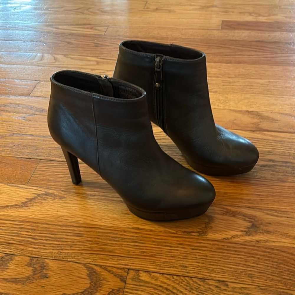 Rockport women’s brown leather platform heel boot… - image 1