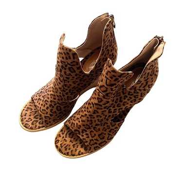 NWOT Jolinell Leopard Print Wedge Sandal Size 8 - image 1