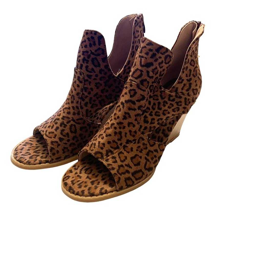 NWOT Jolinell Leopard Print Wedge Sandal Size 8 - image 2