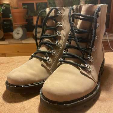 Sorel Lennox lace up boots