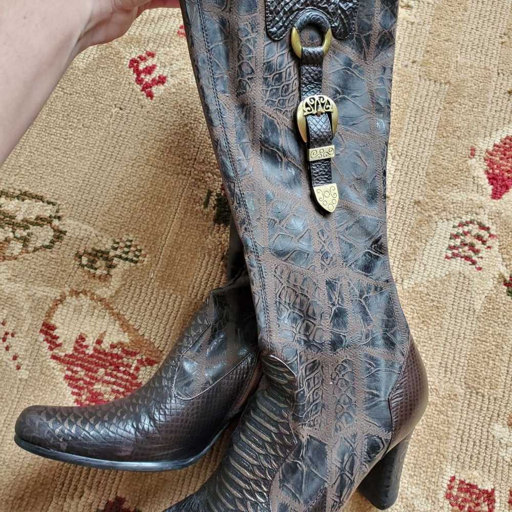 european boots size 37 snake print - image 1