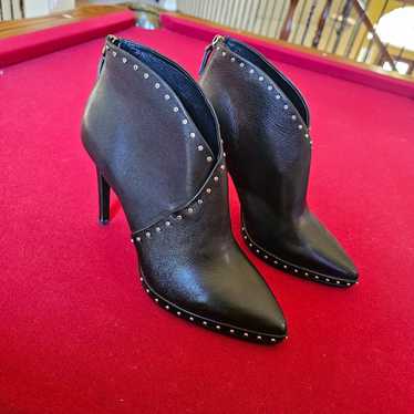 Lola Cruz Knuckled Black Leather Booties Size 40/… - image 1