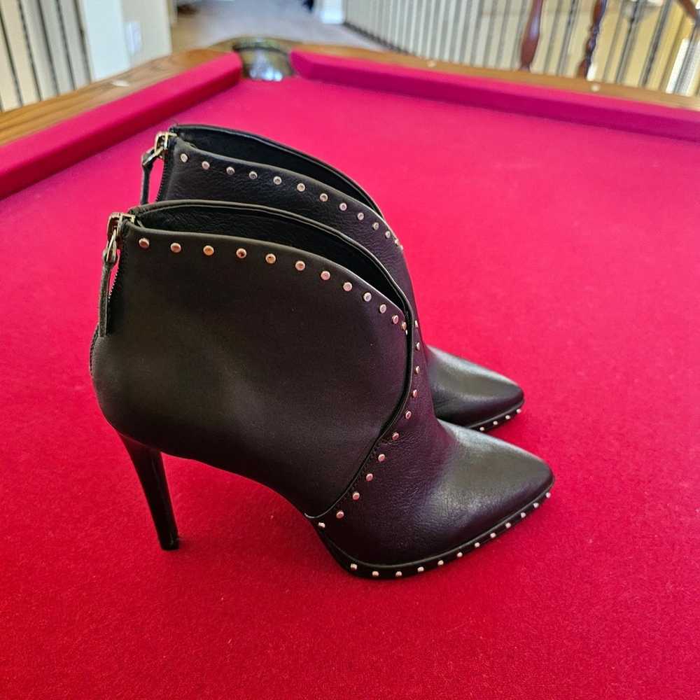 Lola Cruz Knuckled Black Leather Booties Size 40/… - image 6