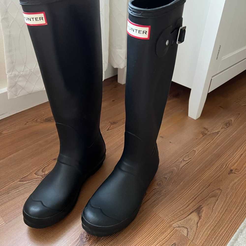 Hunter rain boots size 7 - image 2