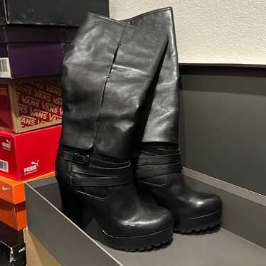Like new Hinge Leather boots