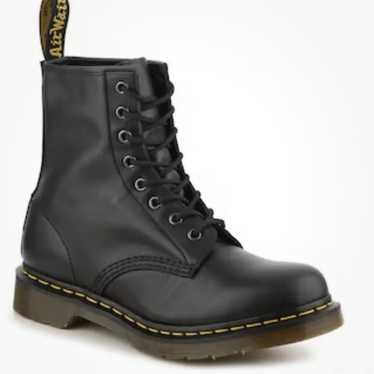 Dr. Martens Women’s Sz Women's 6  1460 8 Eye  Lea… - image 1