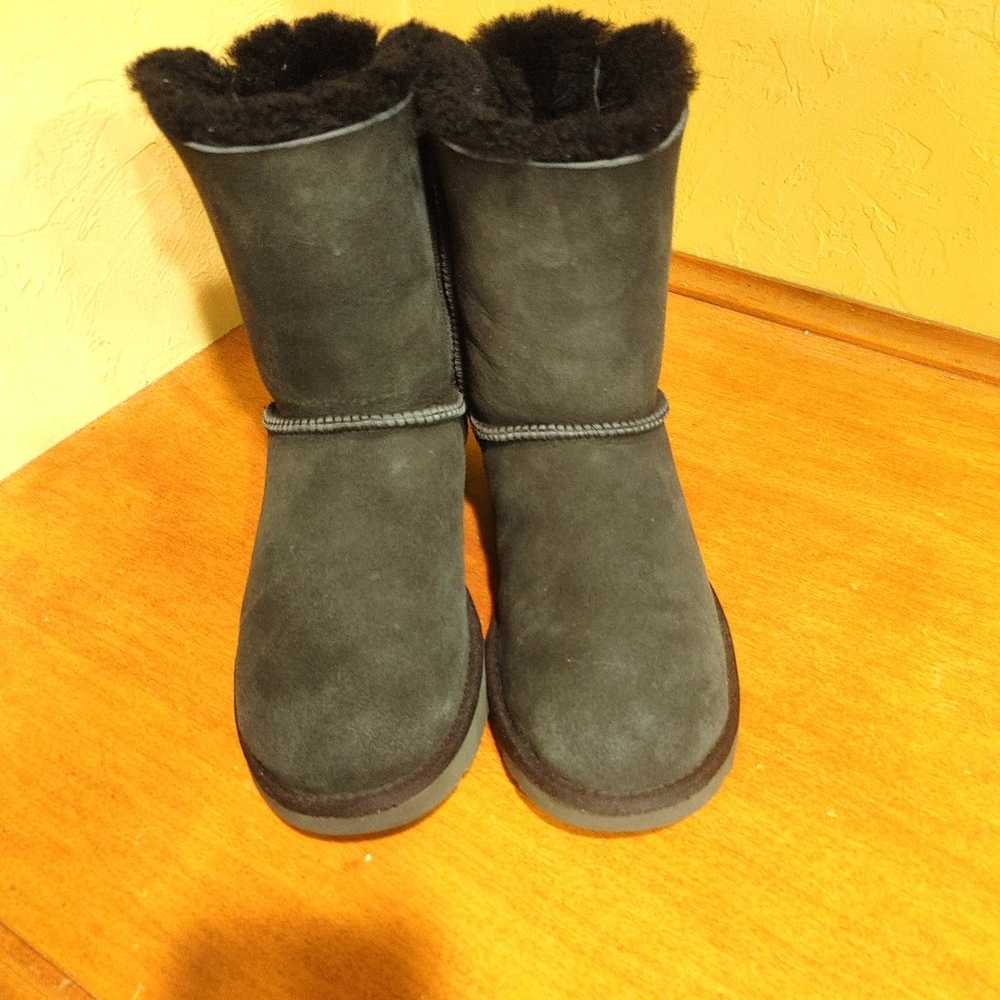 Ugg Bailey Bow short Boots Size 8 - image 3