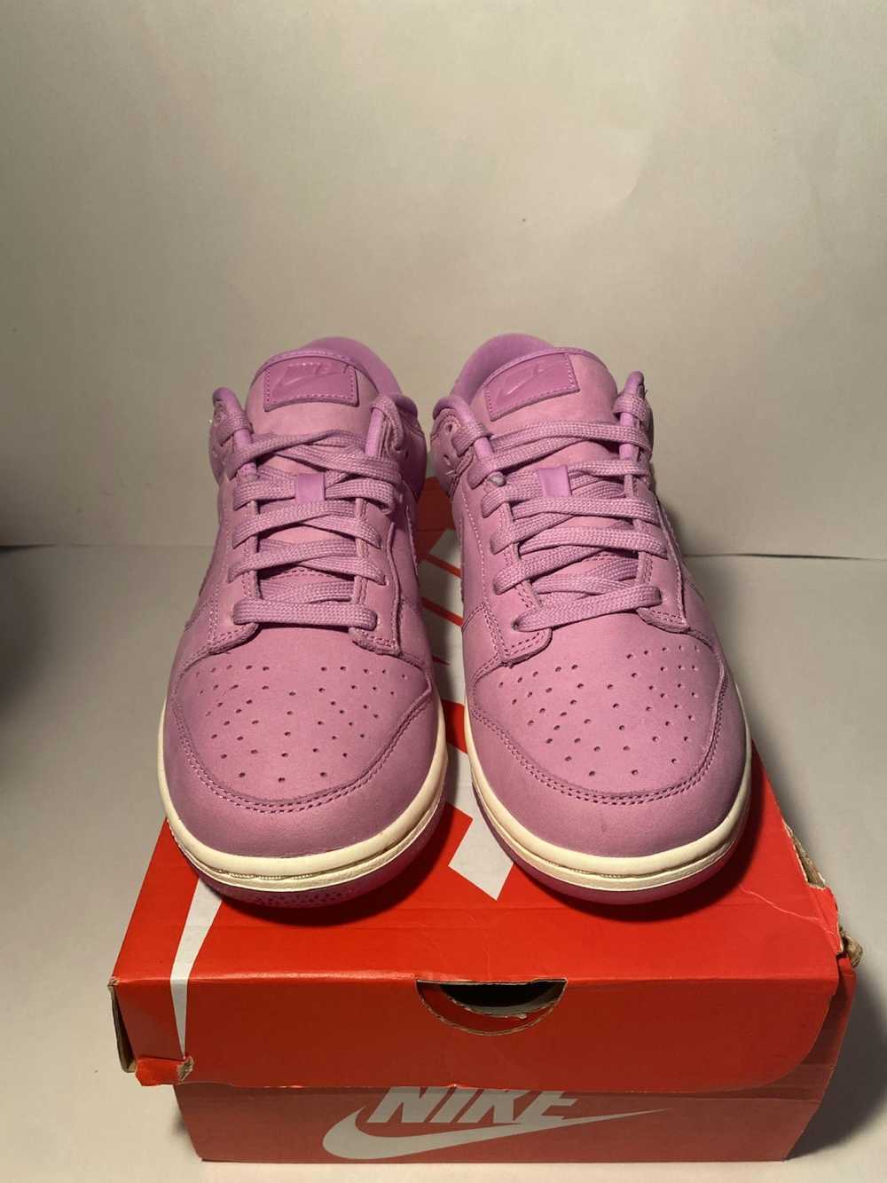 Nike Size 8.5- Wmns nike dunk low PRM MF - image 2