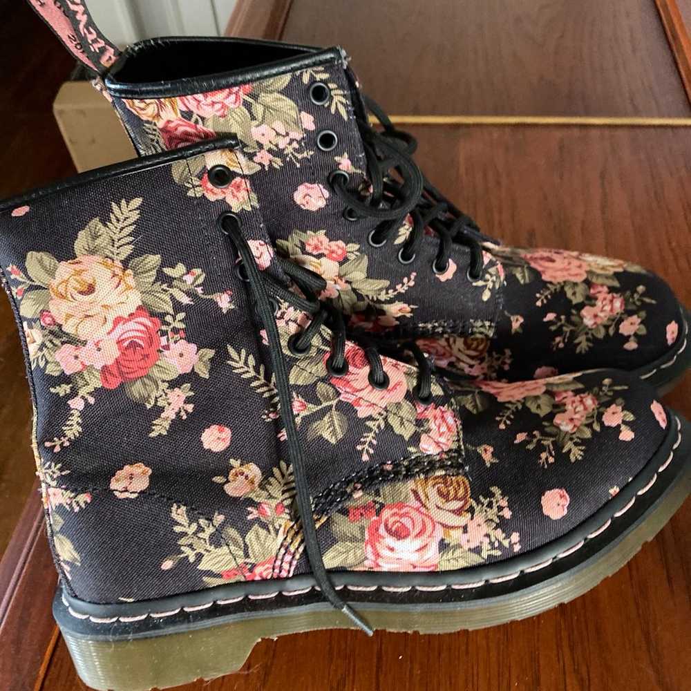 New Doc Marten’s womens size 10 rose floral print… - image 1