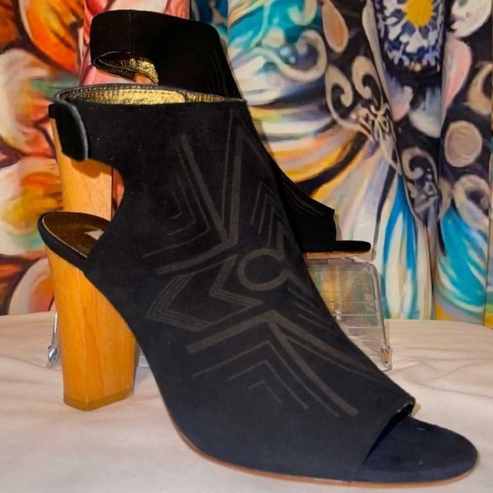 7-103) LIKE NEW! Cynthia Vincent Suede Booties - image 2
