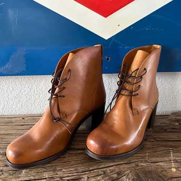 Frye Kendall Chukka Boots Light Brown Lace Up Hee… - image 1