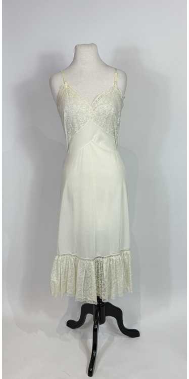 1950s Creamy White Lace Bust Slip Dress