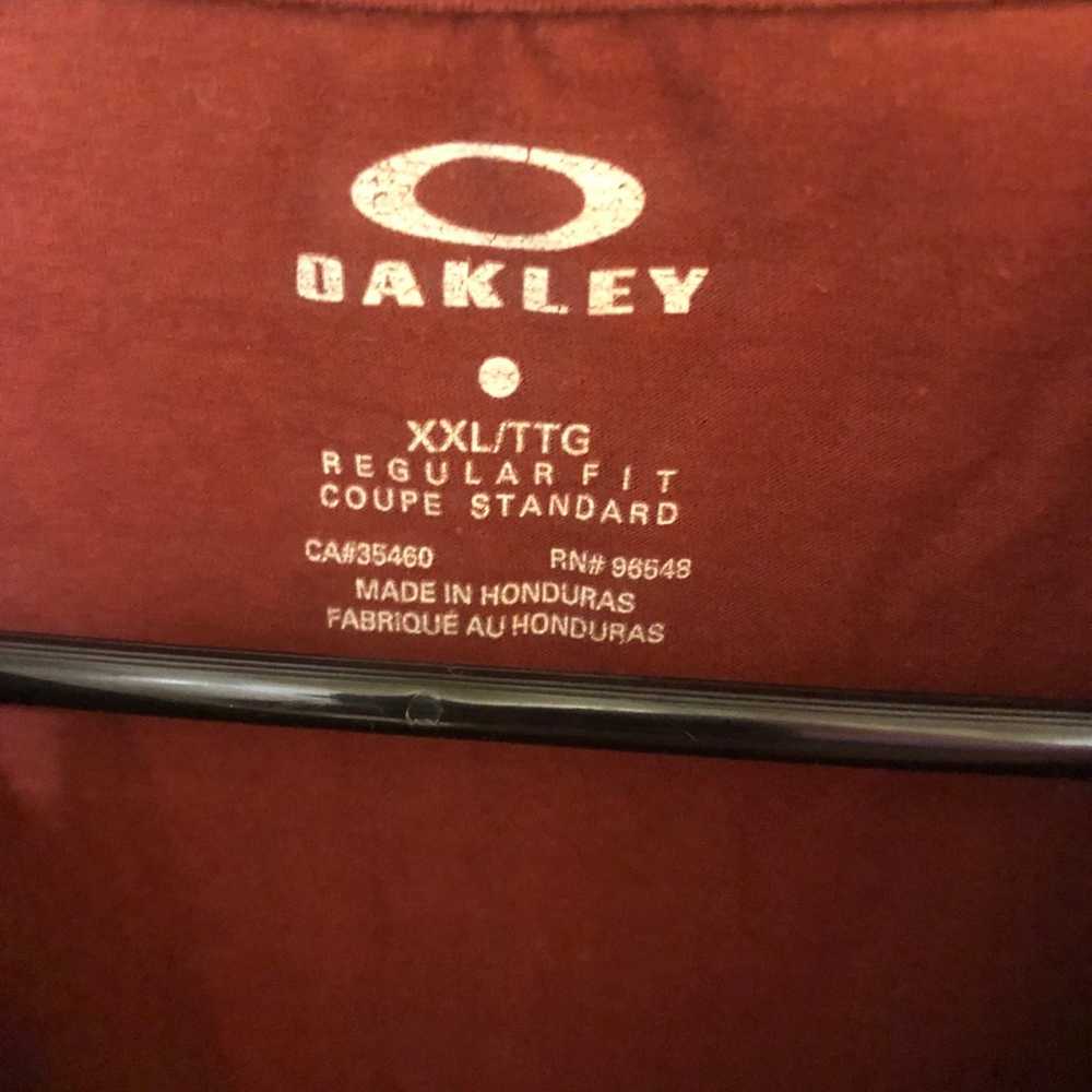 Oakley mens size 2XL maroon shirt - image 3